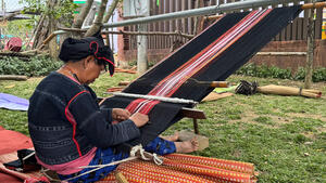 Dệt thổ cẩm